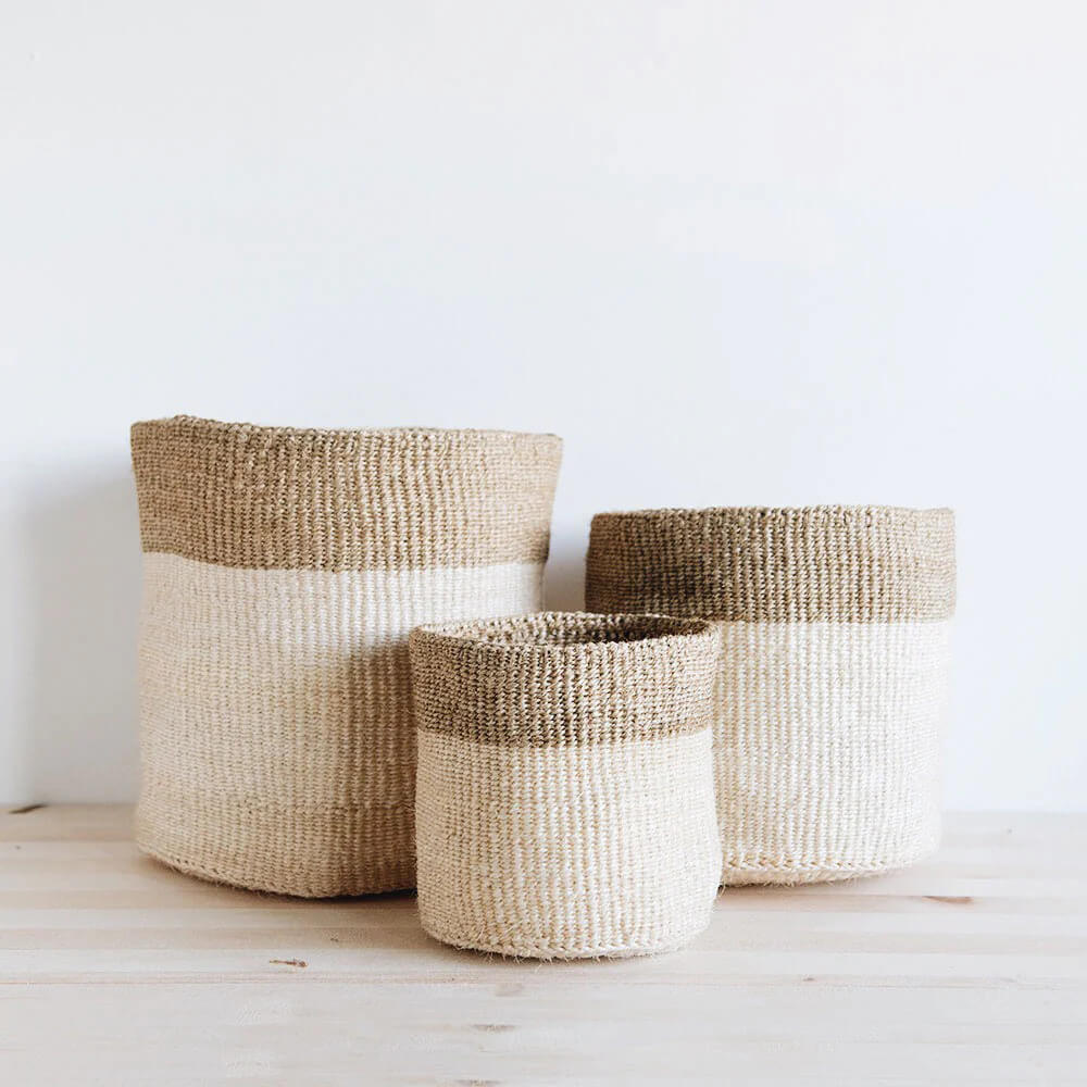 Set of three dual-tone sisal baskets in natural and crea!