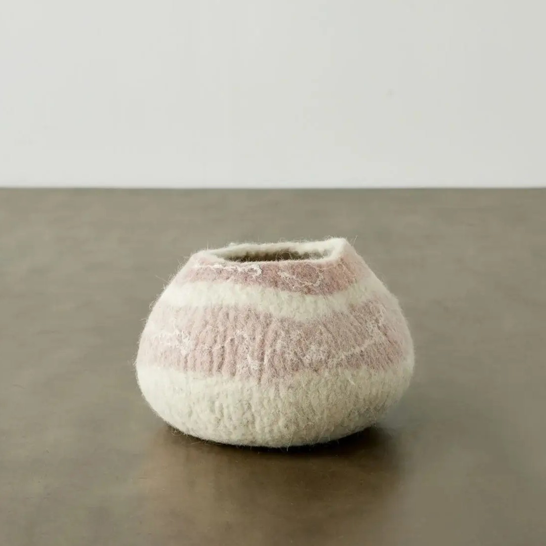 Small wool bowl in cream and pink