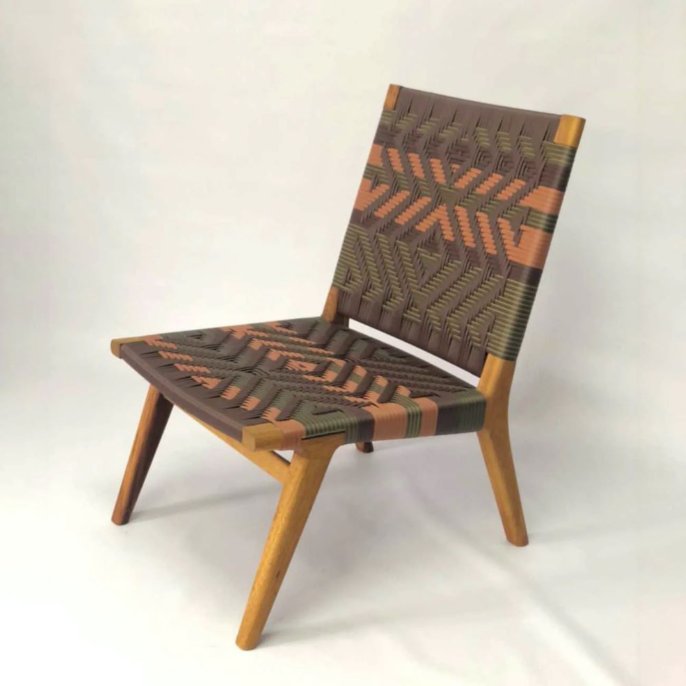 Terrace chairs - Louge chair with wooden iroko frame and plastic weave