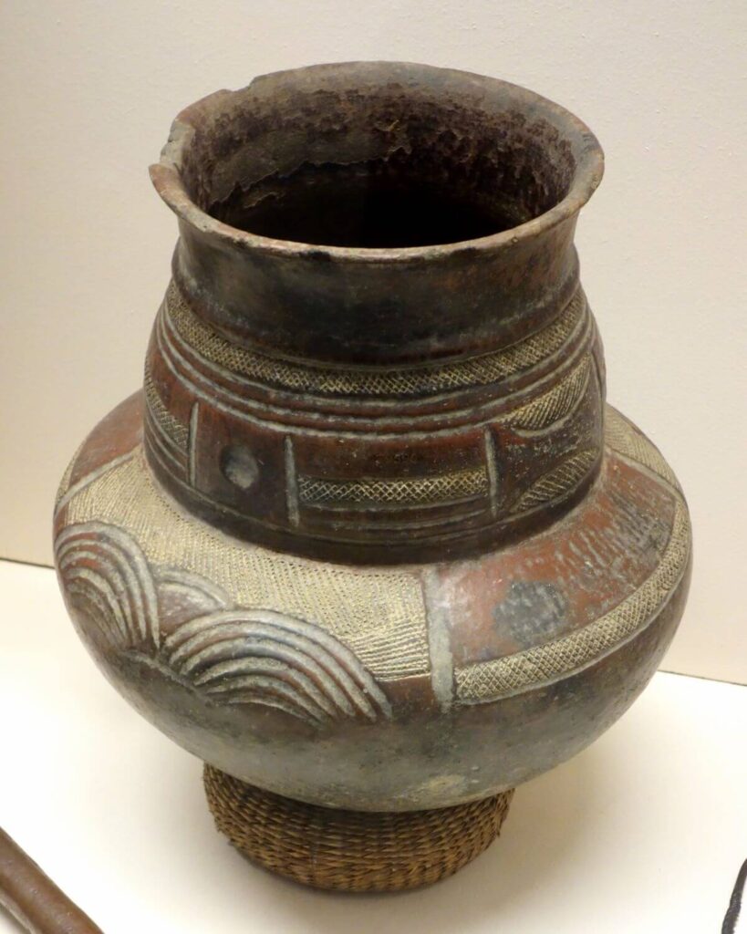 African pottery - Stunning pot from the Songye people - Democratic Republic of Congo